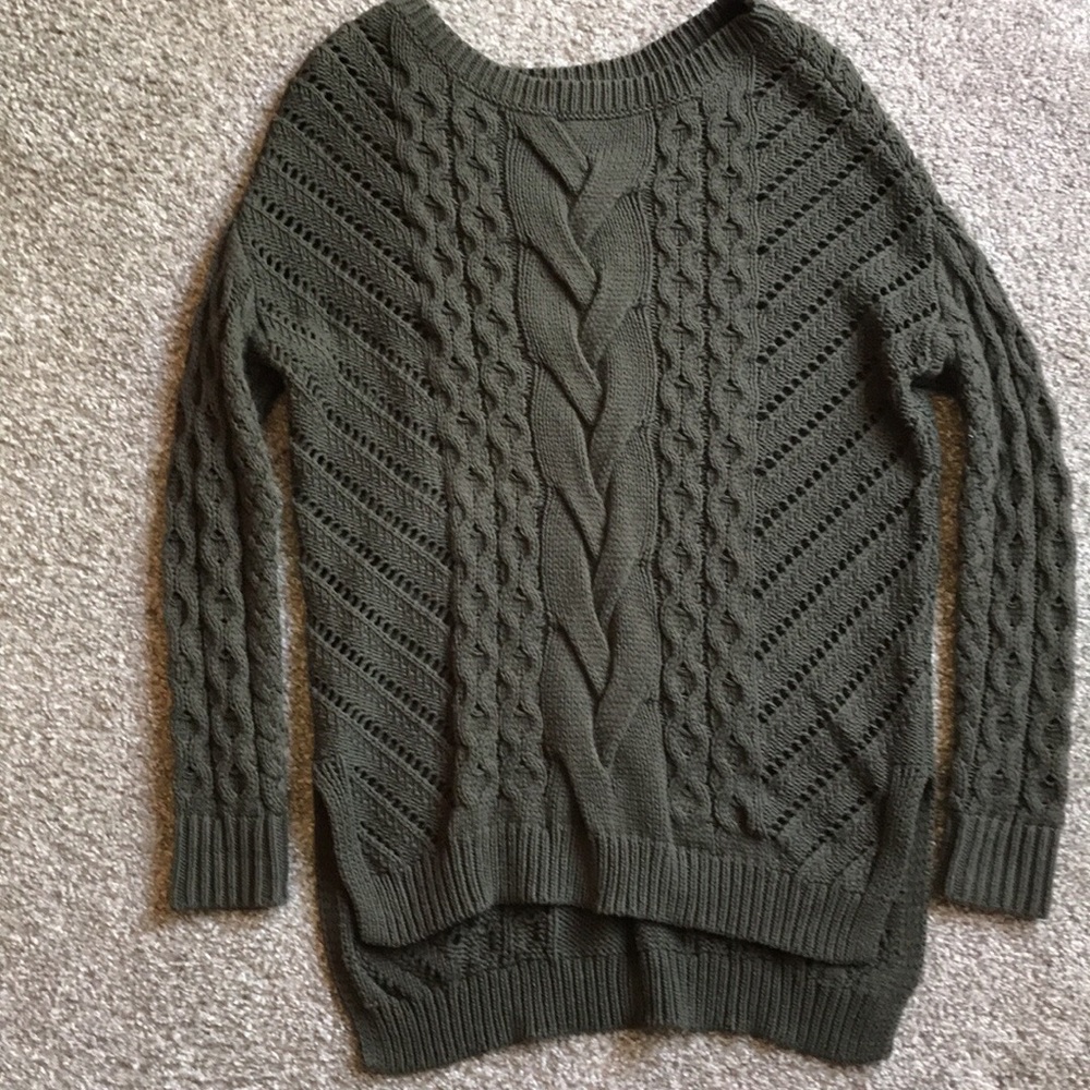 Long sleeve scoop neck